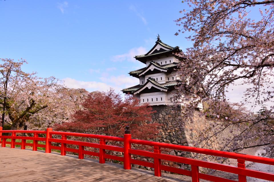 弘前城と桜（弘前駅イメージ）